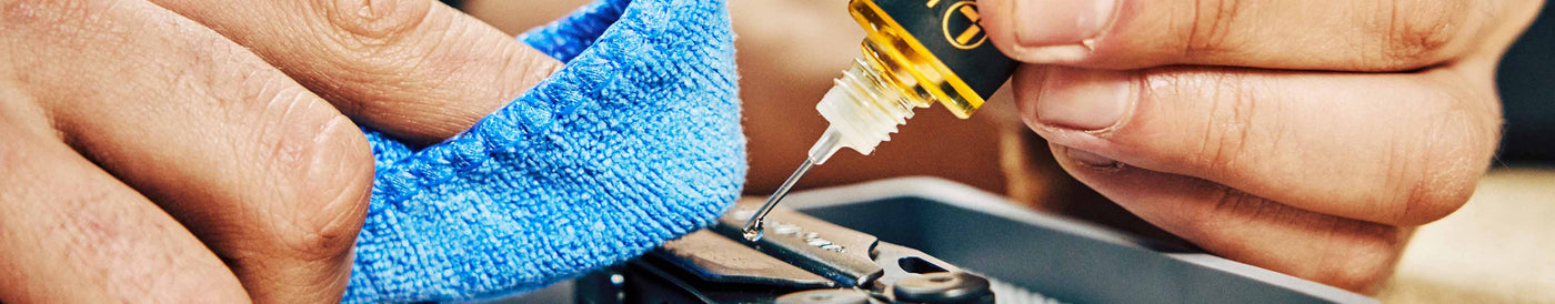 Translation missing: en.Using the Leatherman Tool Maintenance Kit to clean and oil a Leatherman Wave Plus