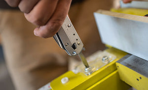 Translation missing: en.Leatherman FREE K4X, silver, phillips screwdriver tool in use