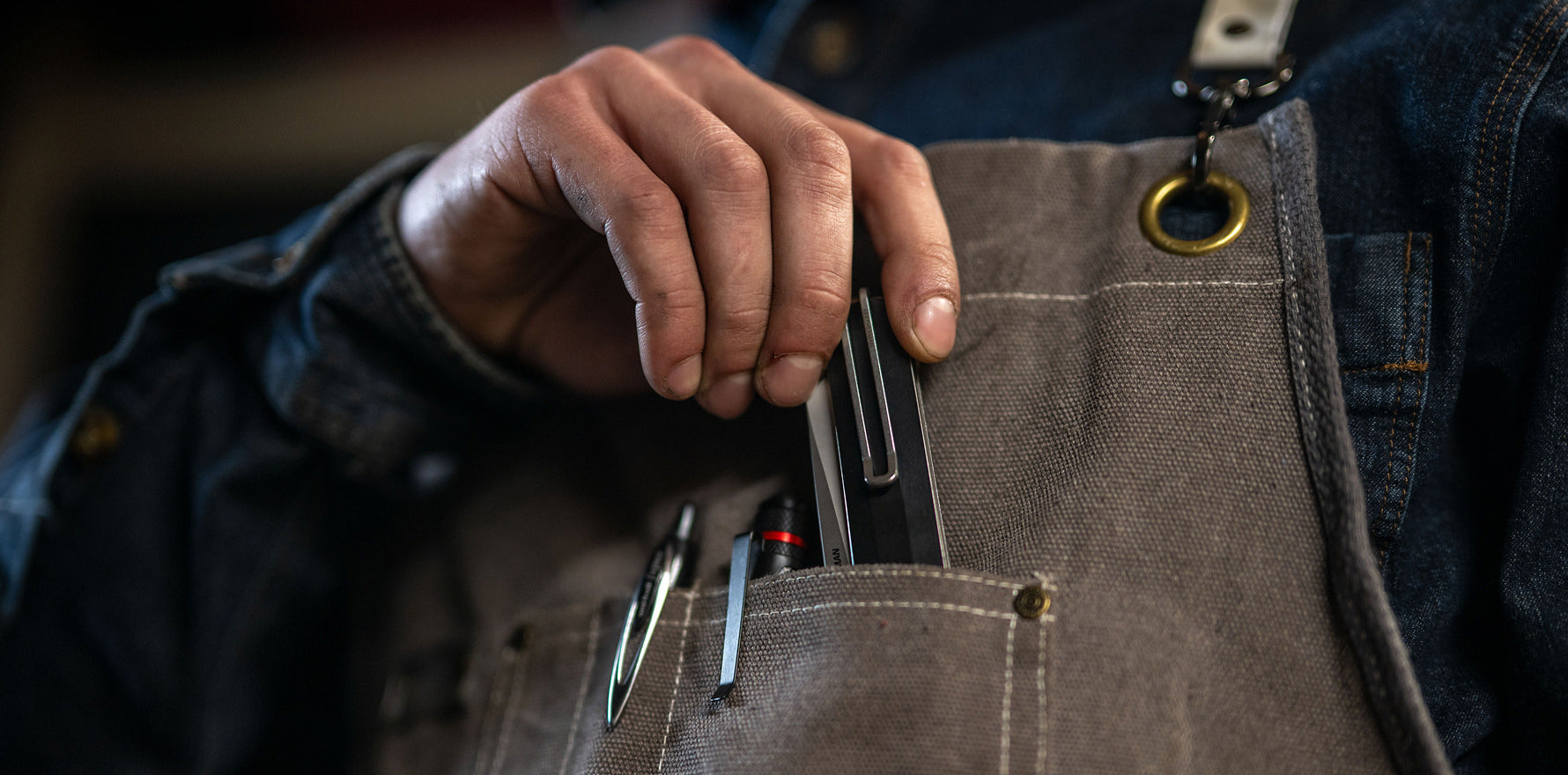 A person with Leatherman Glider visible in their pocket, highlighting the tool's readiness for everyday tasks.